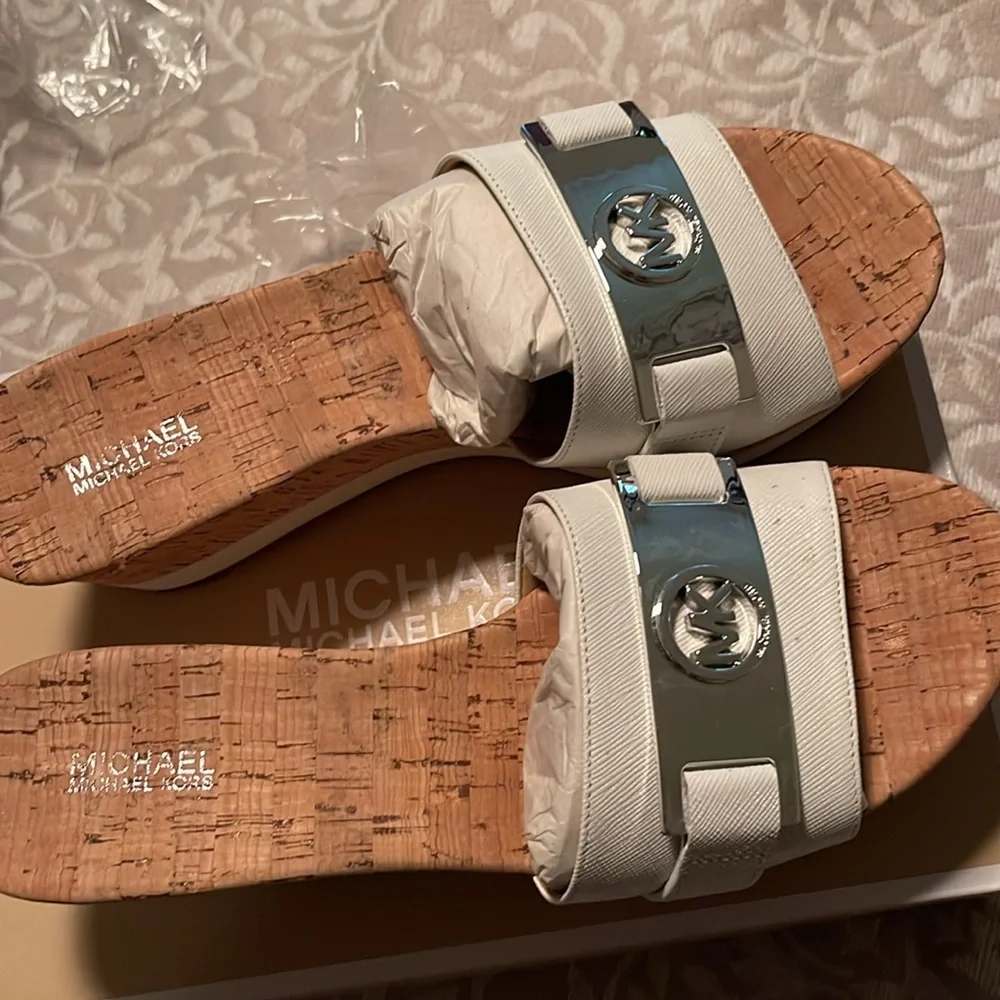 SZ 8 brand new Michael Kors wedges !!! - Picture 2 of 4